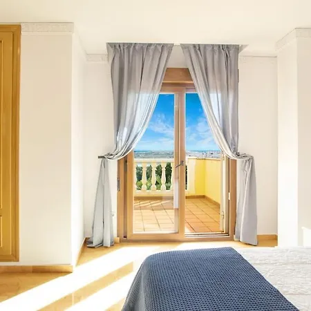 6 Bedroom Luxury Villa, Jacuzzi & Heated Pool 18 Guests * Мучамель