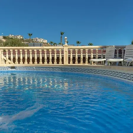 Вилла 6 Bedroom Luxury Villa, Jacuzzi & Heated Pool 18 Guests Мучамель
