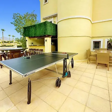 6 Bedroom Luxury Villa, Jacuzzi & Heated Pool 18 Guests Вилла