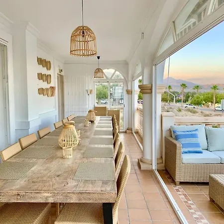 6 Bedroom Luxury Villa, Jacuzzi & Heated Pool 18 Guests Мучамель