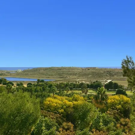 6 Bedroom Luxury Villa, Jacuzzi & Heated Pool 18 Guests Вилла