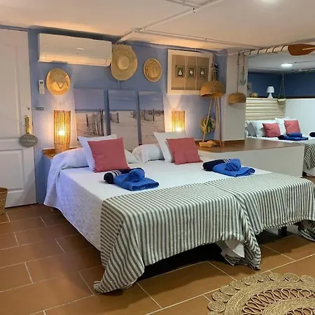 6 Bedroom Luxury Villa, Jacuzzi & Heated Pool 18 Guests Вилла *