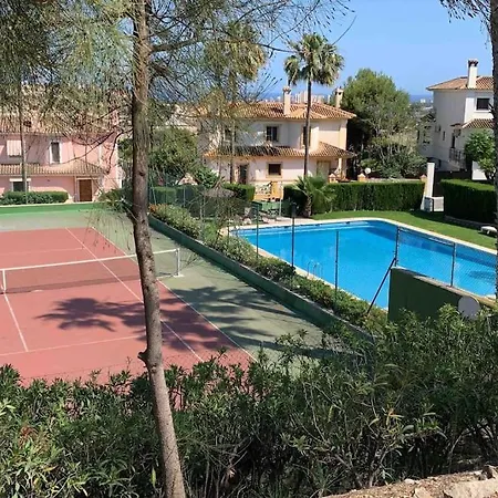 6 Bedroom Luxury Villa, Jacuzzi & Heated Pool 18 Guests Мучамель