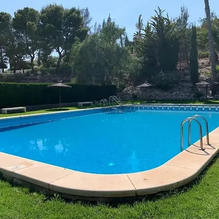 6 Bedroom Luxury Villa, Jacuzzi & Heated Pool 18 Guests Вилла Мучамель