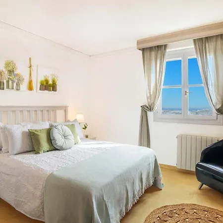 6 Bedroom Luxury Villa, Jacuzzi & Heated Pool 18 Guests ヴィラ *