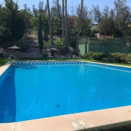 ヴィラ 6 Bedroom Luxury Villa, Jacuzzi & Heated Pool 18 Guests